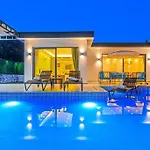 Villa Ortaç 1 Doğa ıçerisinde, Korunaklı Kaş