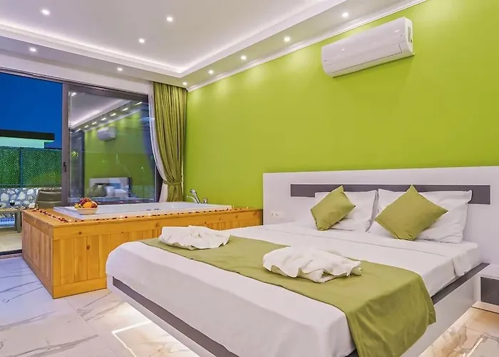 Ortac 1 Doga Icerisinde, Korunakli Villa Kas