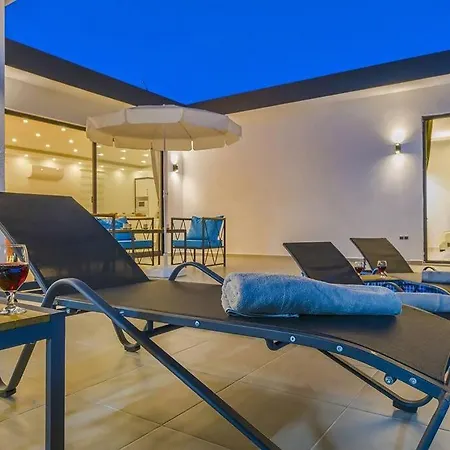 Vila Ortac 1 Doga Icerisinde, Korunakli Kaş