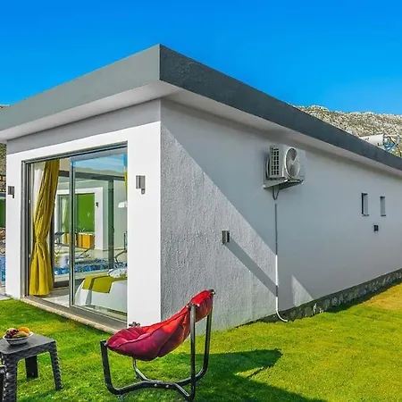 Ortac 1 Doga Icerisinde, Korunakli Κας